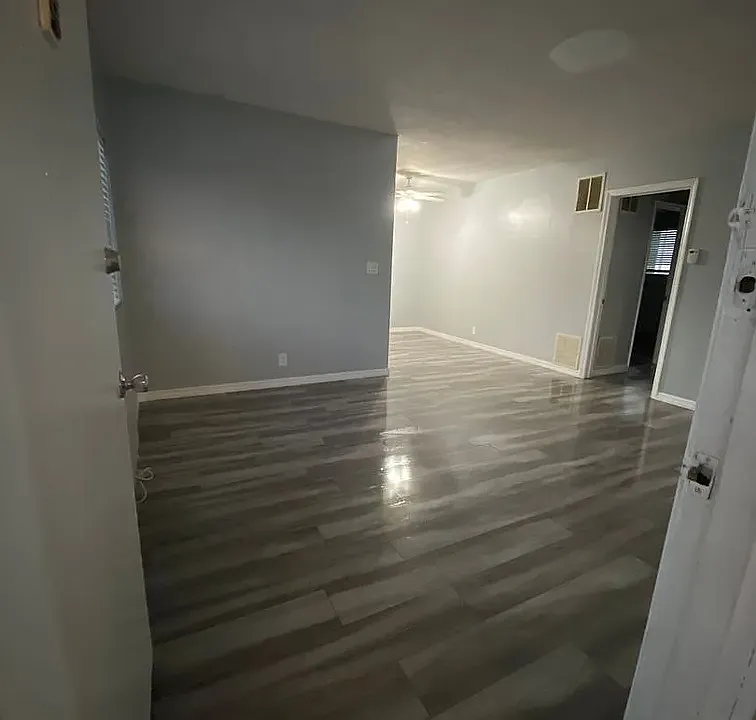 1052 Justin Ave #4