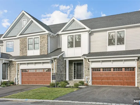 131 Woodmont Circle Riv, Westwood, NJ 07675