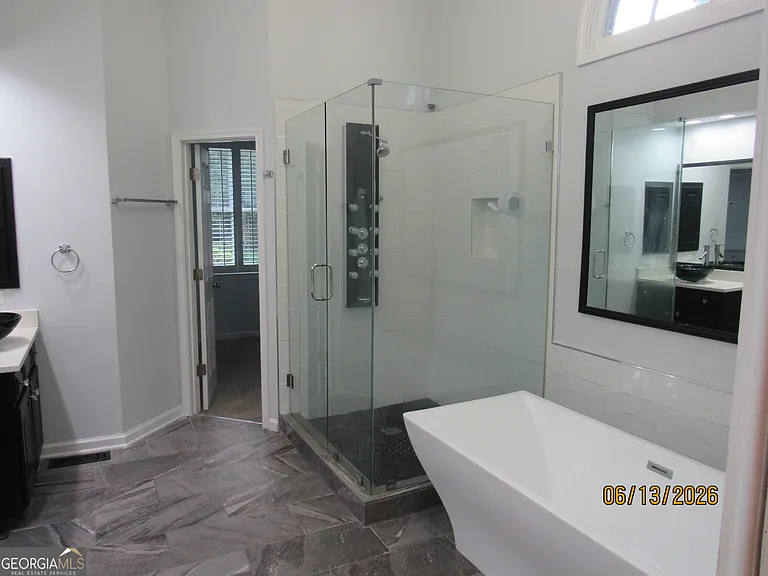 115 Sutton Ct — Photo 20