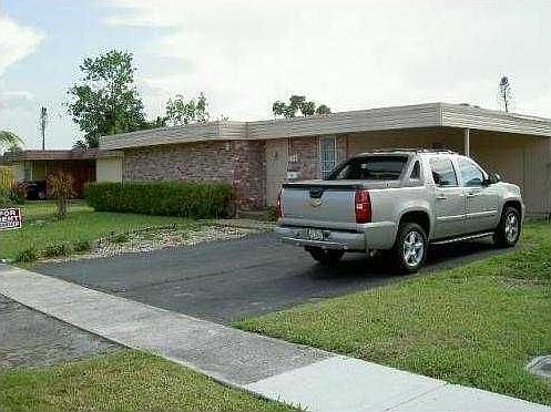 1st image of 7905 NW 72nd Ave