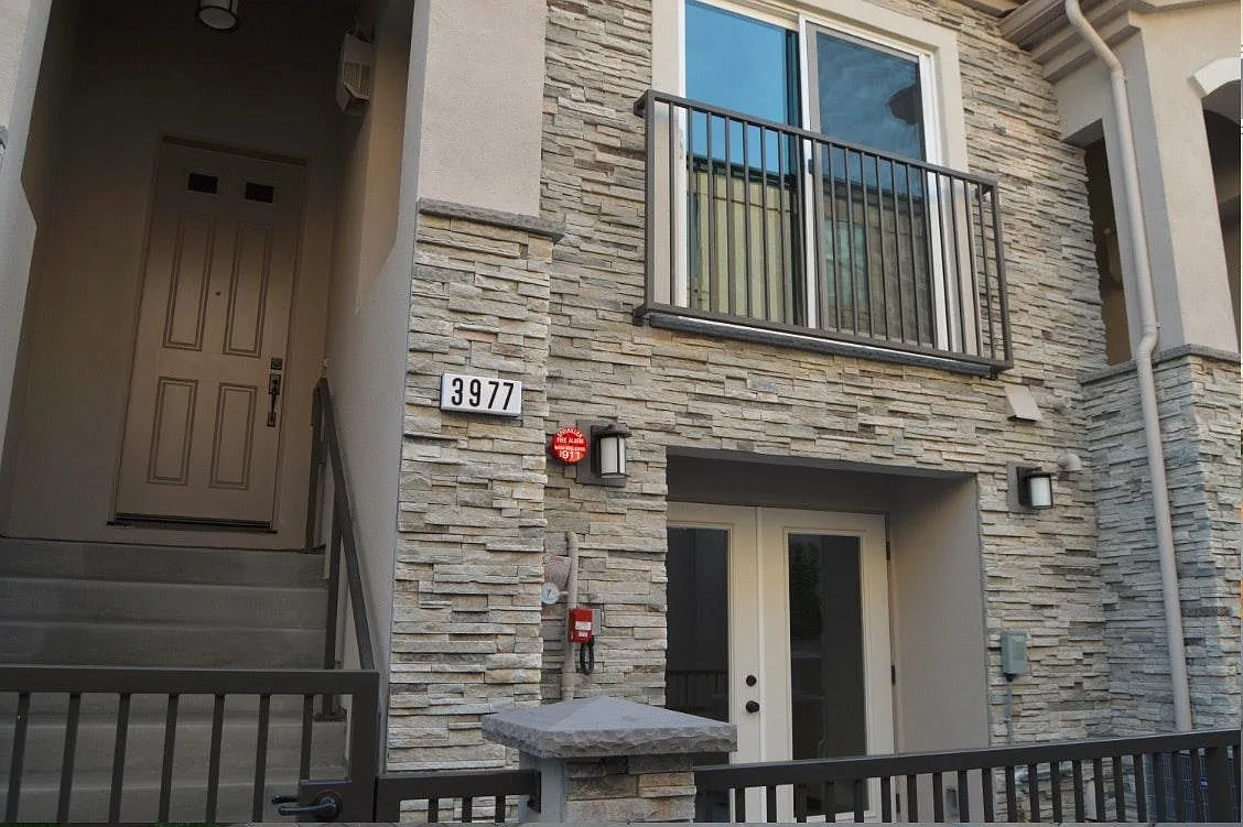3 bed, 3.5 bath, 1771 sqft, $4,300 — Photo 3