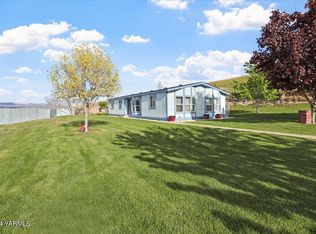 1171 Desiree Ln, Moxee, WA 98936