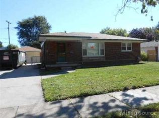 32640 Beacon Ln, Fraser, MI 48026