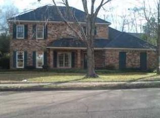 77 N Crownpointe Dr, Jackson, MS 39211