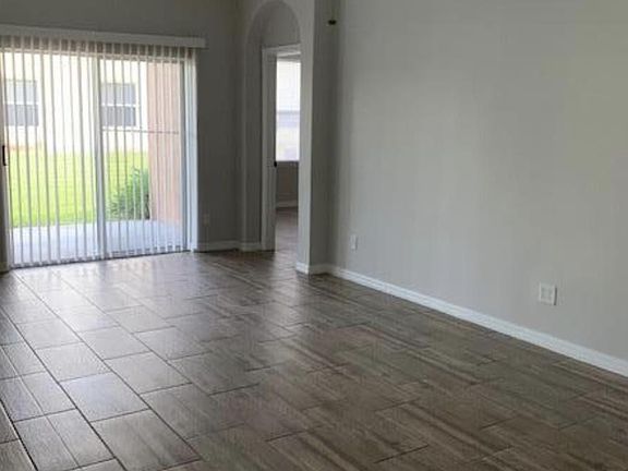 4th image of 1035 Venetian Dr Unit 101