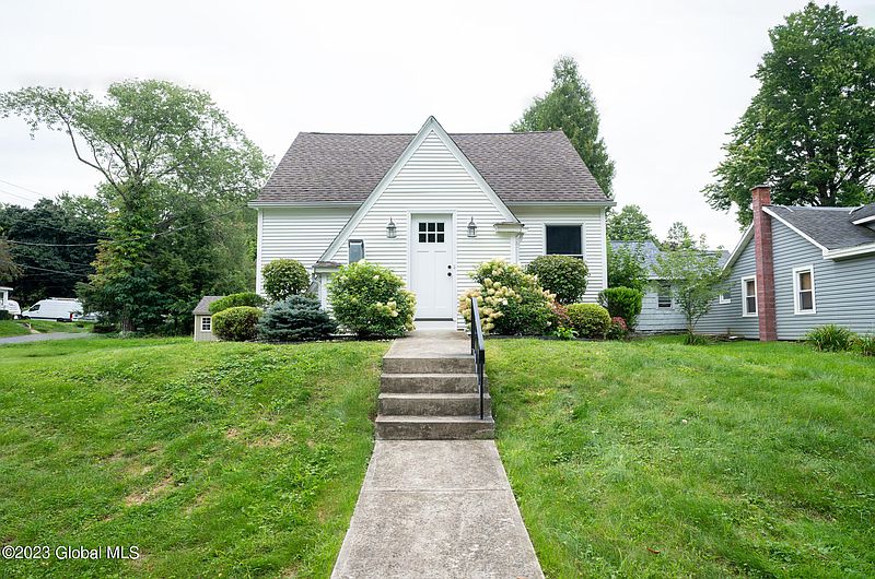 2nd image of 228 Pinehurst Avenue