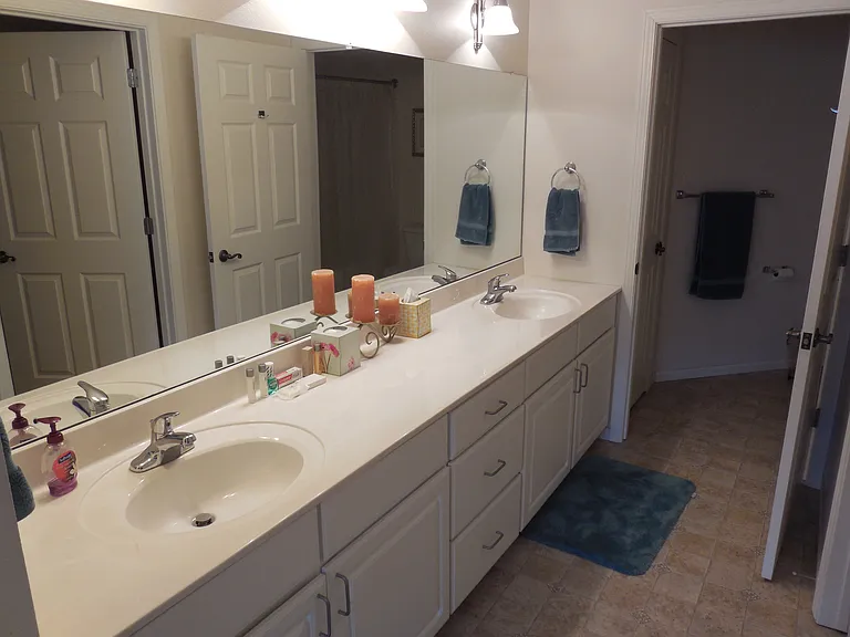 Autumn Ridge Apartment — Photo 19