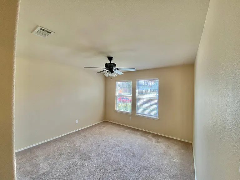 1921 Nightingale Dr — Photo 10