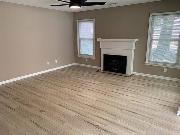 2nd image of 123 W Victoria Ct APT C