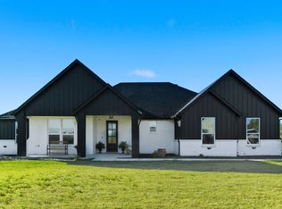 100 Buddy Ct, Millsap, TX 76066