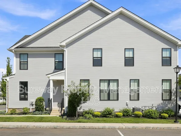 33 Clover Ln, Monroe, NJ 08831