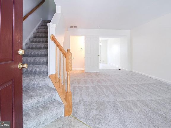 3rd image of 1843 Tiger Lily Cir
