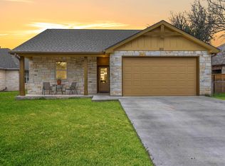 302 Fox Xing, Burnet, TX 78611