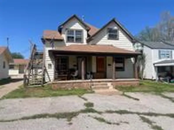 614 S 11th St, Clinton, OK 73601