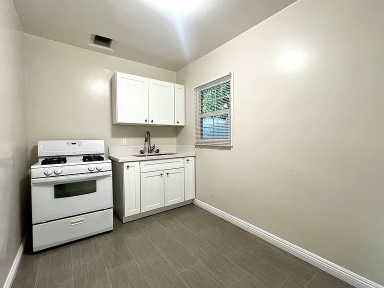 17542 Ventura Blvd #18 — Photo 5