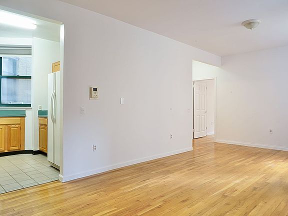 4th image of 371 W 117th St APT 2E