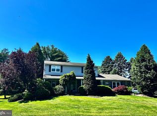 992 Sheffield Ln, Huntingdon Valley, PA 19006