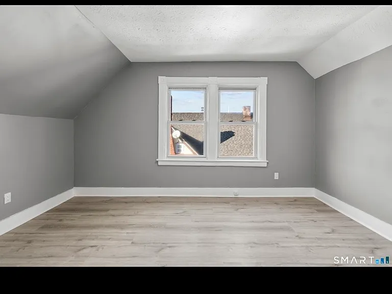 362-364 Sigourney St #3 — Photo 8