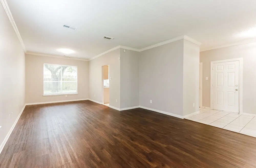 4 bed, 2.5 bath, 2348 sqft, $2,275 — Photo 4