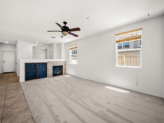 5th image of 812 Mahogany St