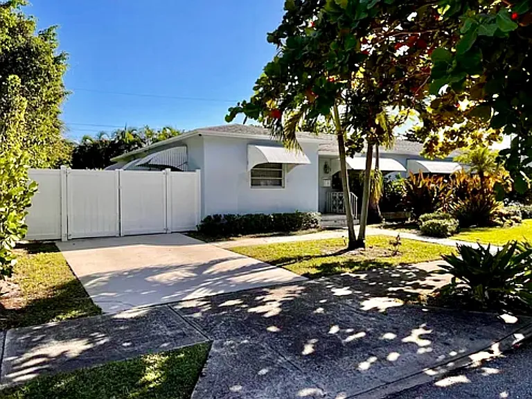 235 Fordham Dr — Photo 4