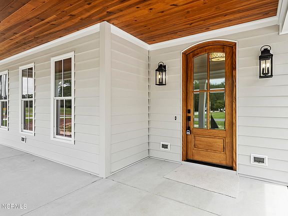 3rd image of 135 N Country Club Drive