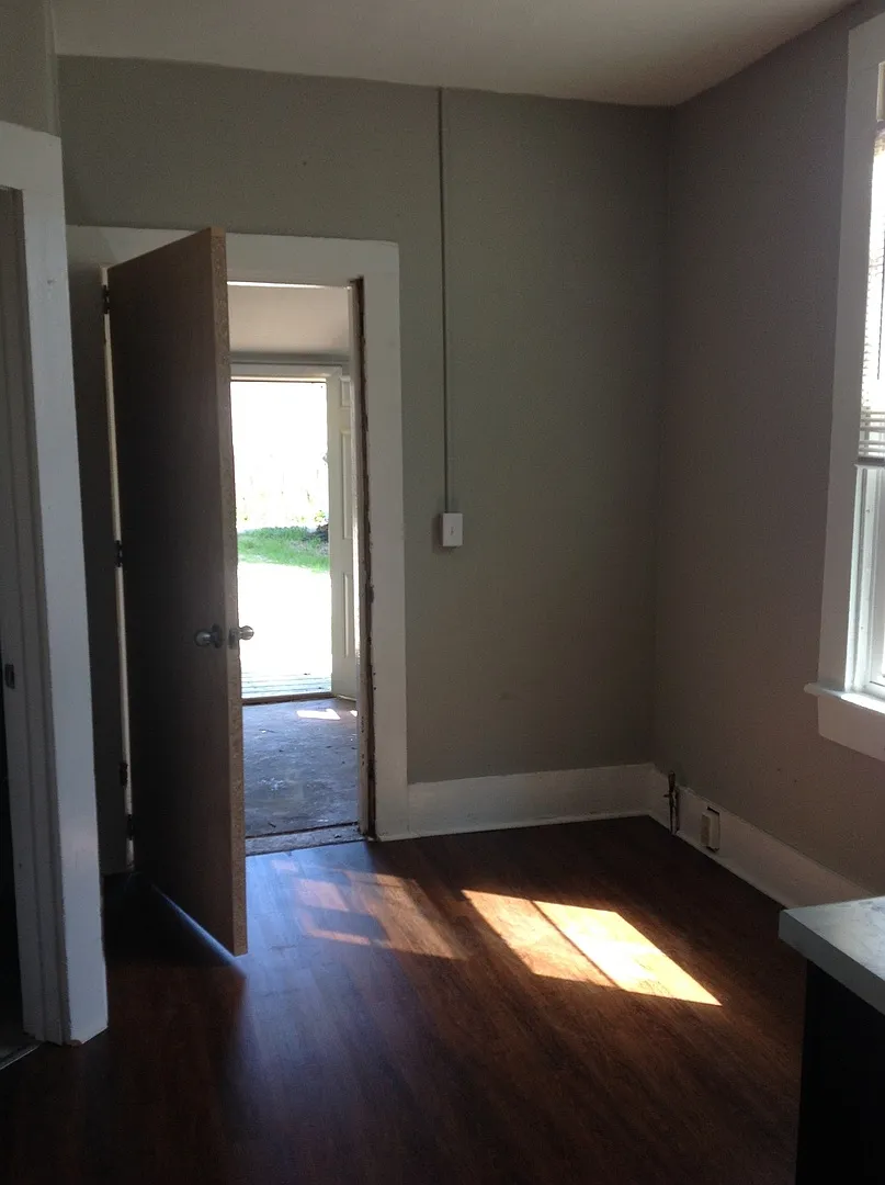 The Green Door — Photo 2