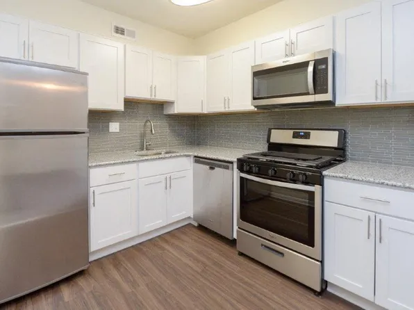 Lakewood Hills Apartments and Townhomes