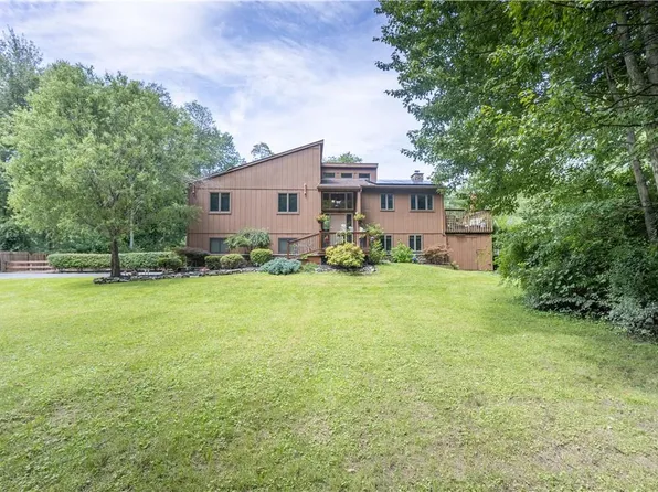 25 Pinebrook Loop, Hopewell Junction, NY 12533