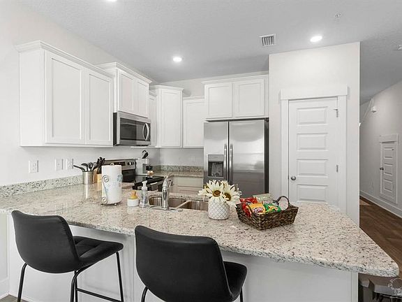 5th image of 1435 Iroquois Ct