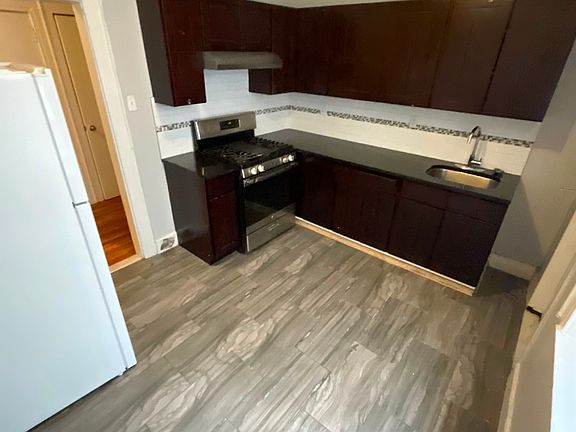 4th image of 15 Goldsmith Ave #26B