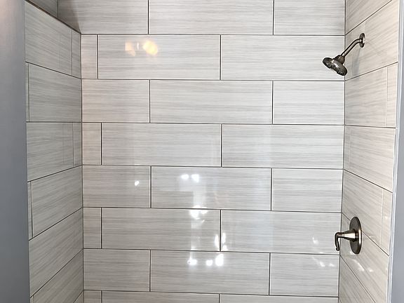 3rd image of 618 N 16th St APT 1