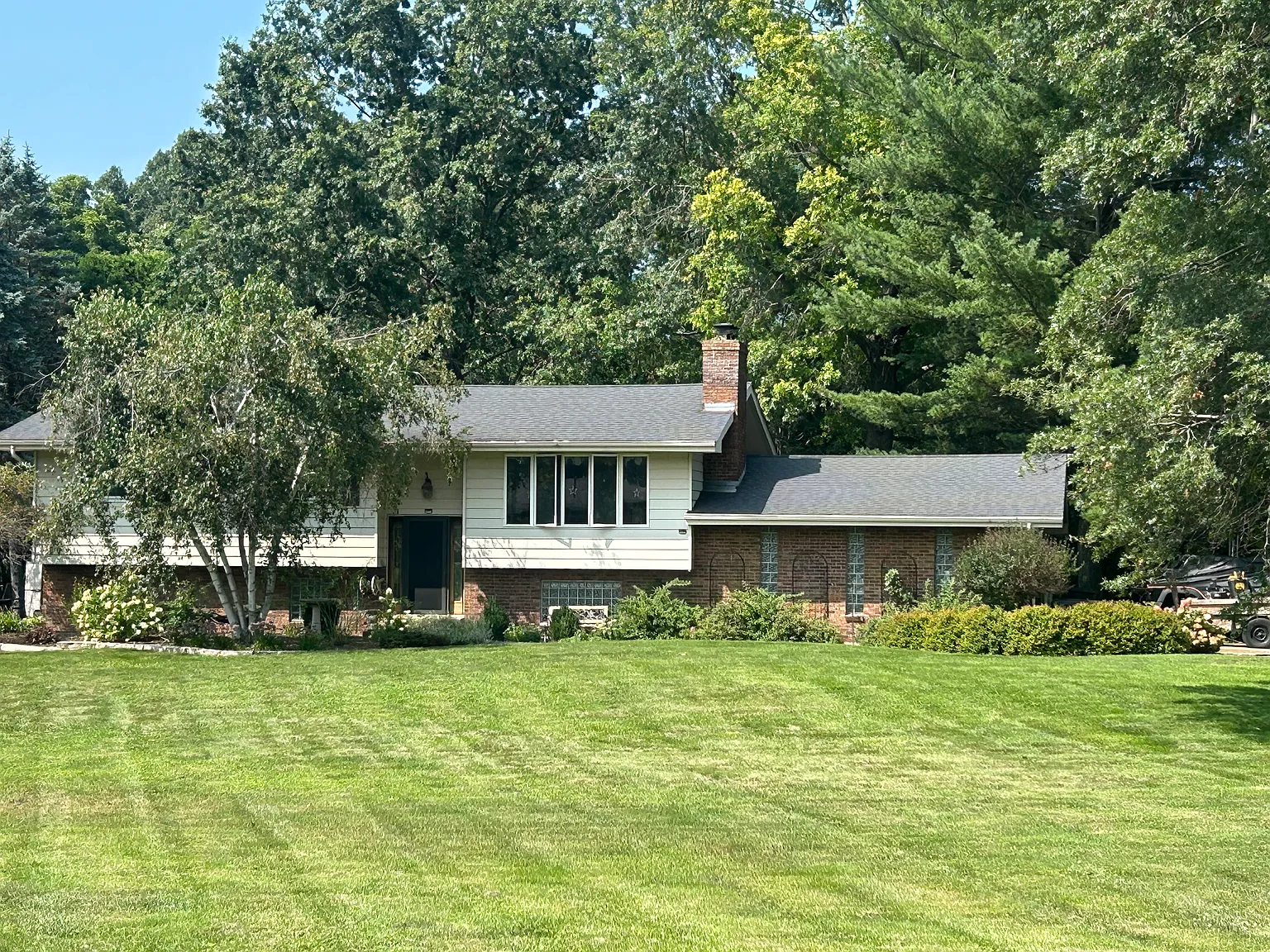 3 bed, 2600 sqft, $3,800 — Photo 1