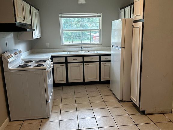 5th image of 422 Essex Dr