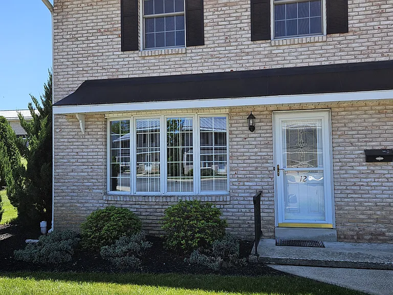 12 Bentley Pl — Photo 1