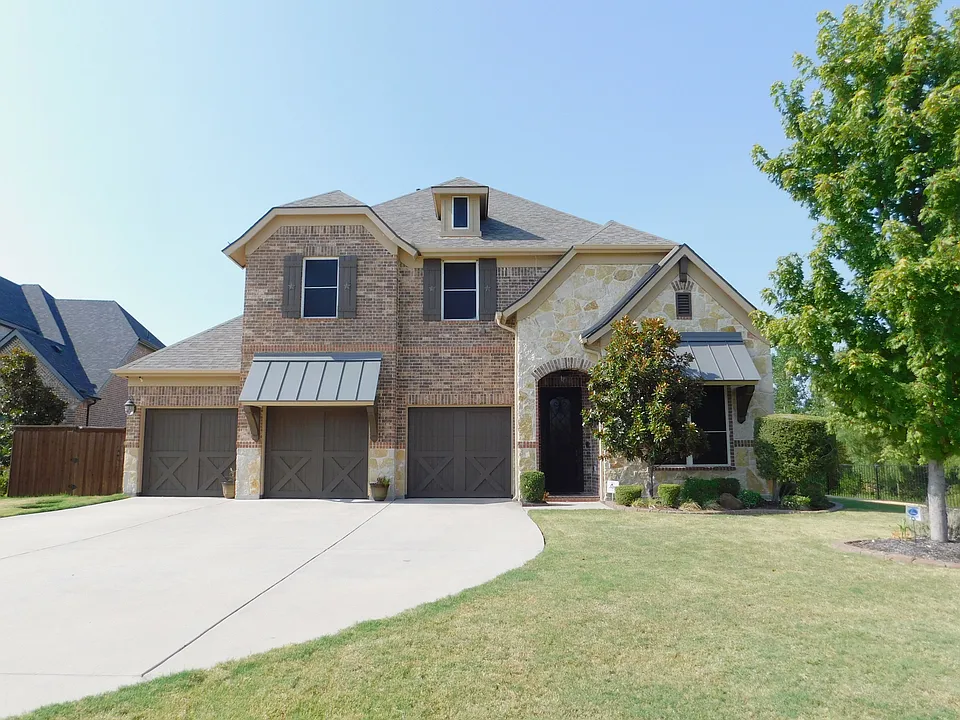 1704 Serra Dr