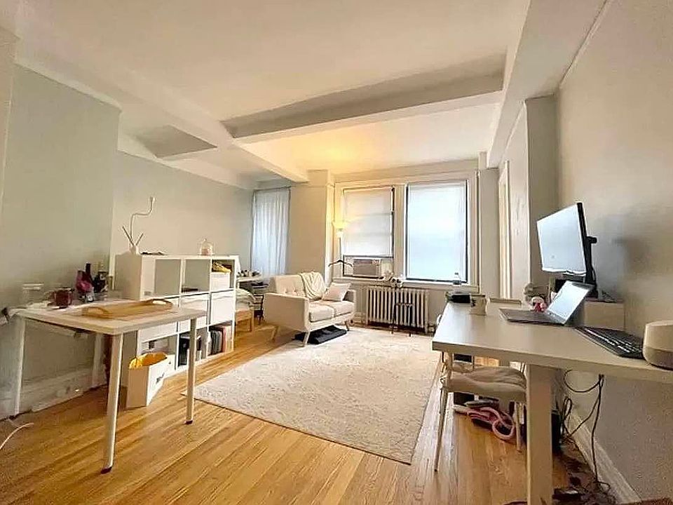 1st image of 457 W 57th St #316
