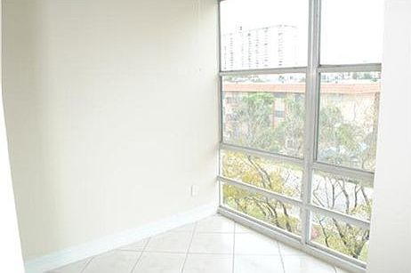 3rd image of 200 172nd St APT 417