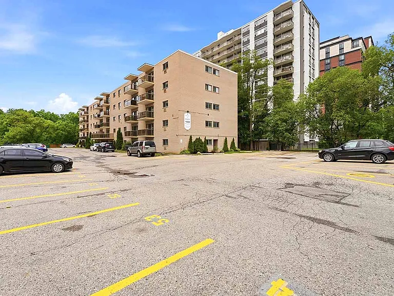 1223 Richmond St — Photo 3