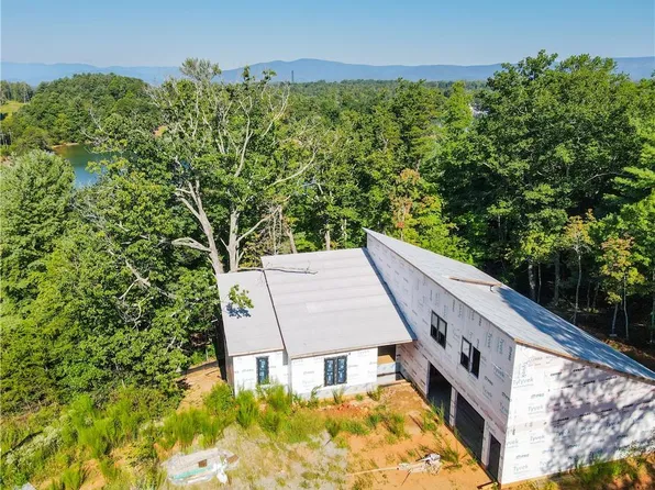 3744 N Powerhouse Rd, Morganton, NC 28655