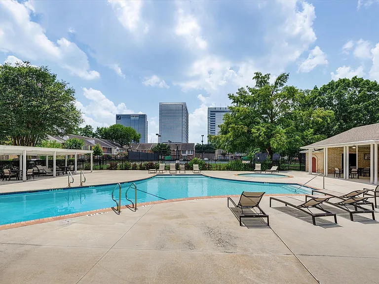 1653 W Sam Houston Pkwy S — Photo 21