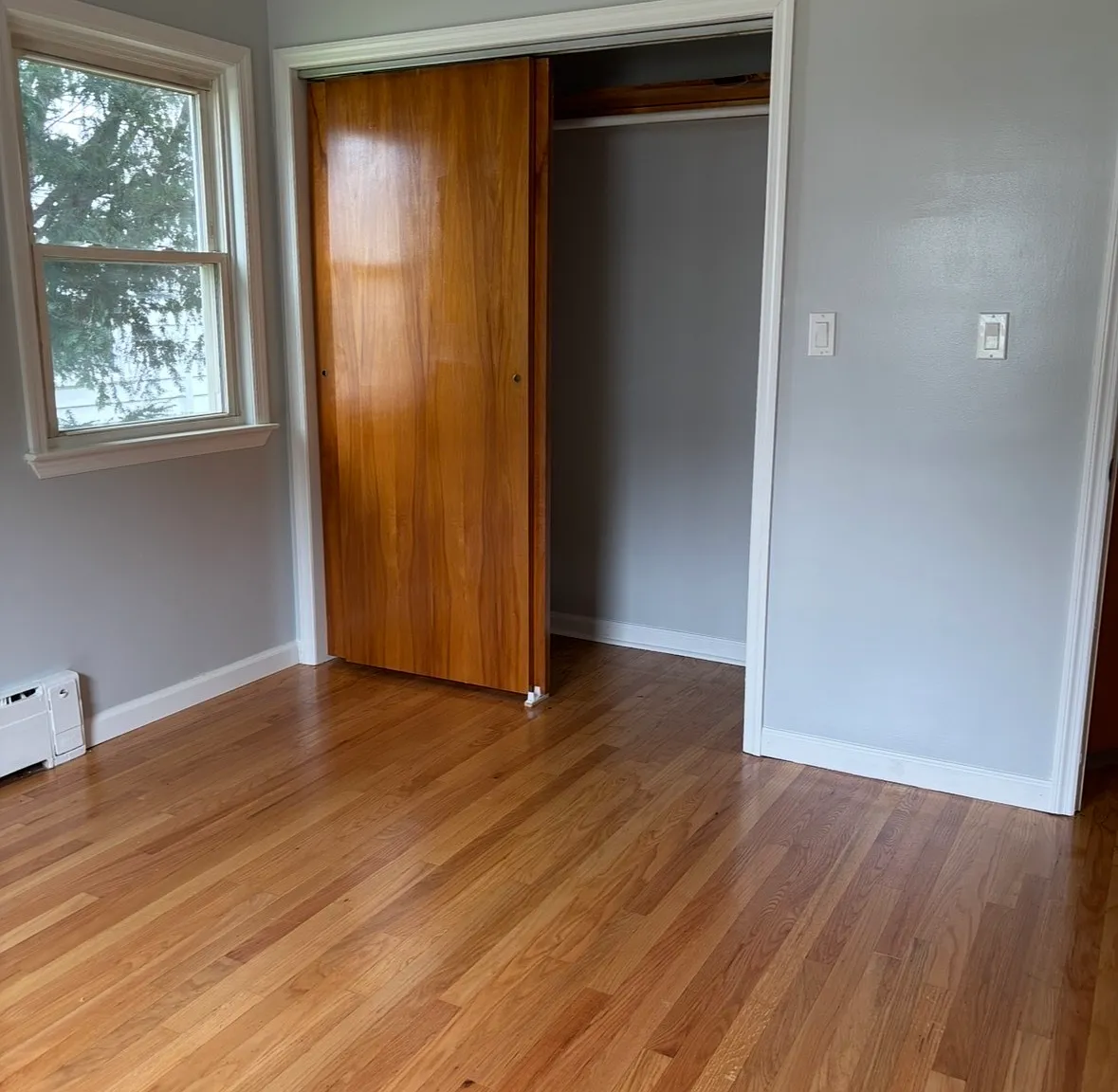 3 bed, 1.0 bath, 3360 sqft, $2,850 — Photo 3