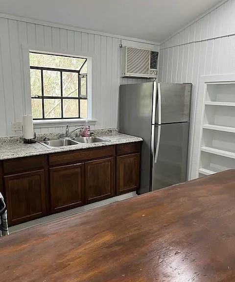 11109 Newton Cir — Photo 15