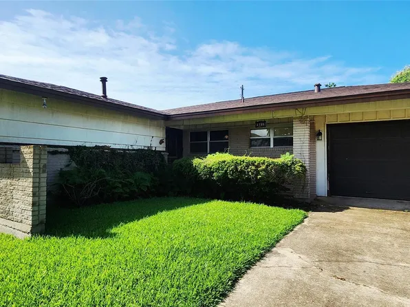 1735 W 10th St, Freeport, TX 77541