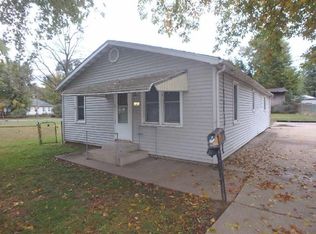 1102 Dell Ave, Pekin, IL 61554