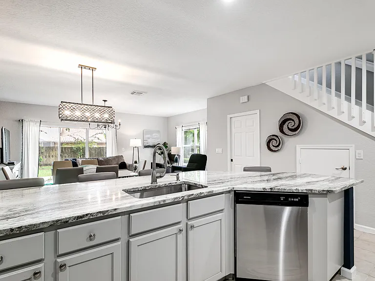 13354 Georgian Ct — Photo 11