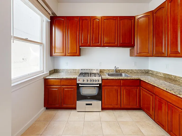 947 Bush Street — Photo 2