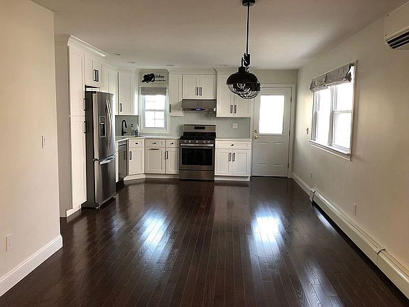 3rd image of 183 Benton Ave