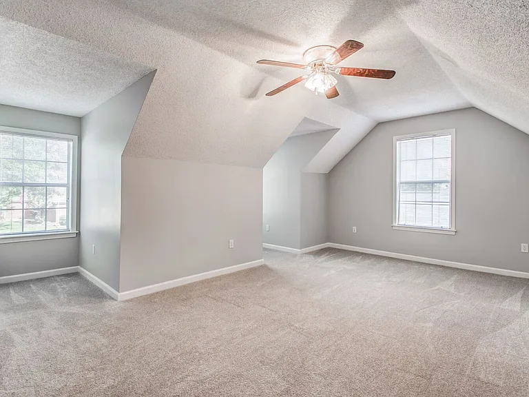 9461 Hickory Dr — Photo 37