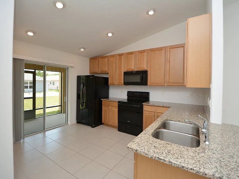 33 Rosecroft Ln #B — Photo 8